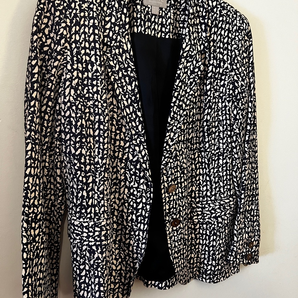 Pure Collection White and Navy Blue Blazer with Geometric Pattern- silk/linen